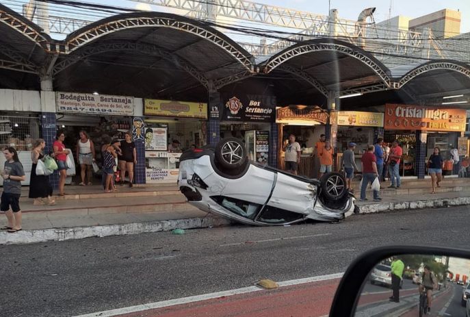 Carros Ficam Destruídos Em Colisão Seguida De Capotamento Em João Pessoa 